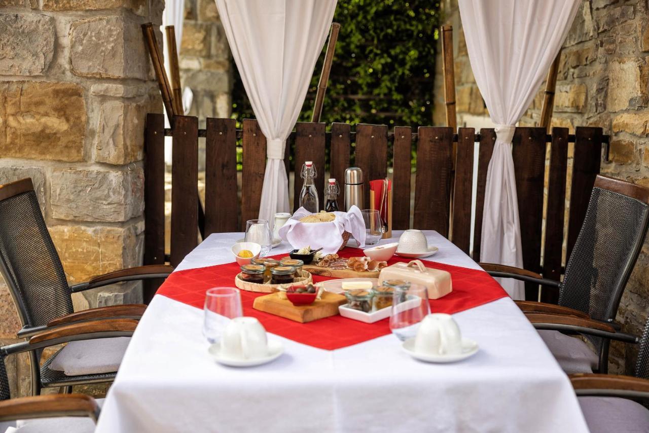 Touristfarm - Apartments "Red Fairytale" Marezige Exterior foto