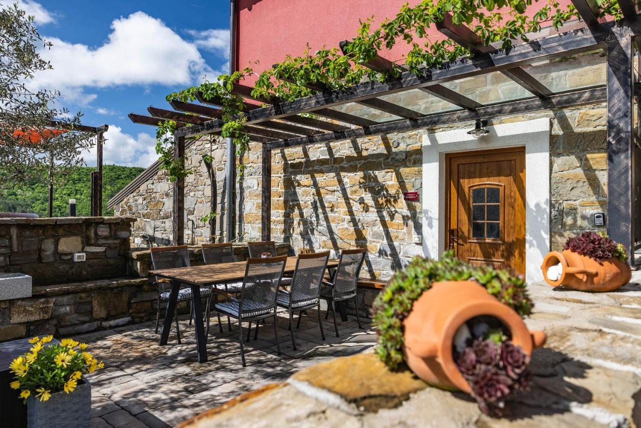 Touristfarm - Apartments "Red Fairytale" Marezige Exterior foto