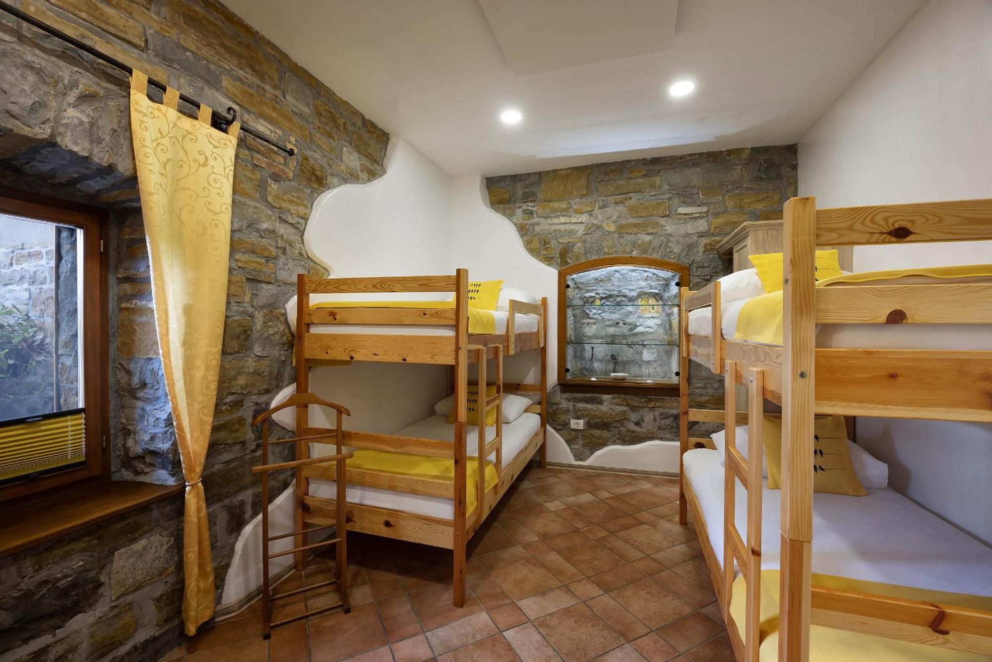 Touristfarm - Apartments "Red Fairytale" Marezige Cameră foto