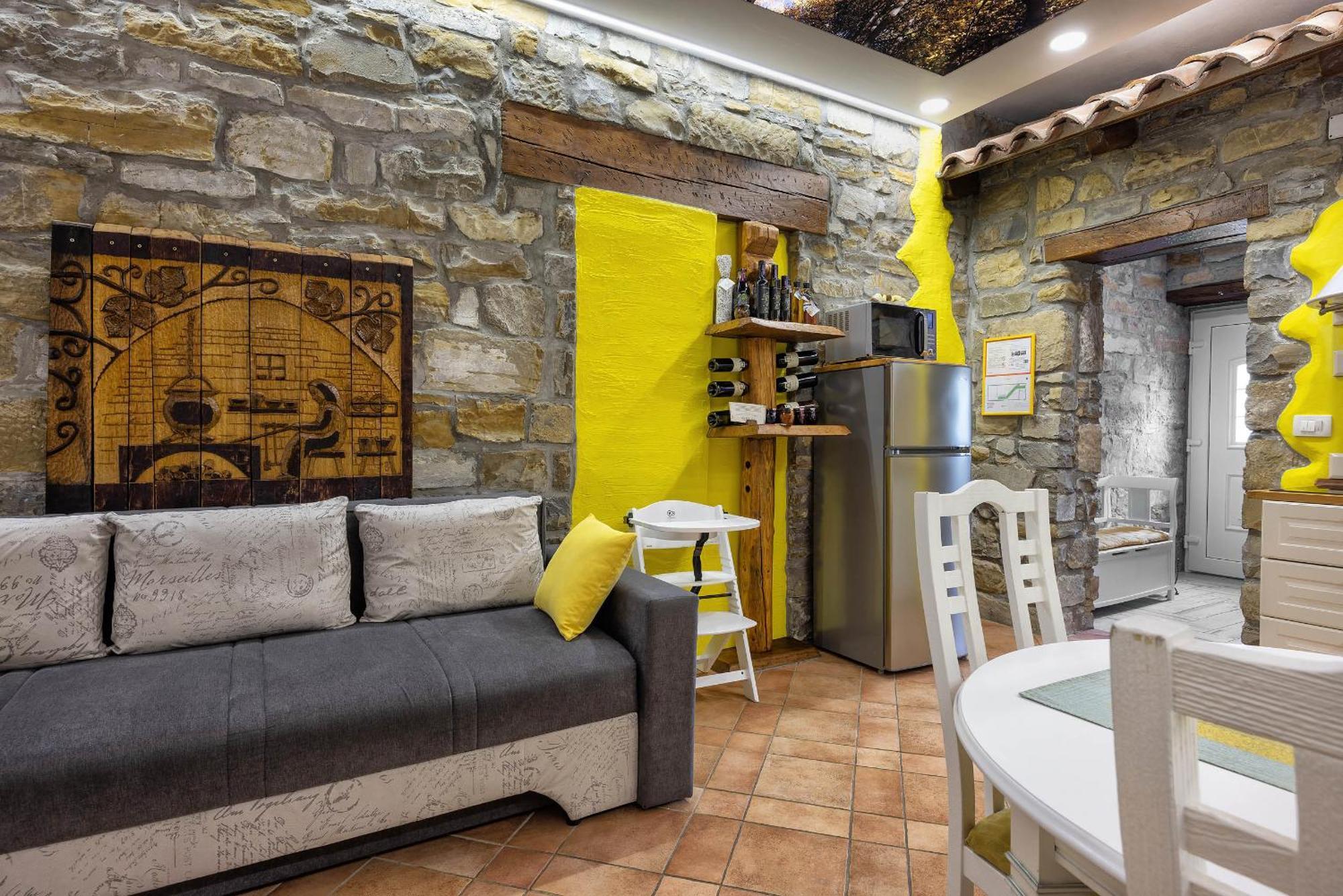 Touristfarm - Apartments "Red Fairytale" Marezige Cameră foto