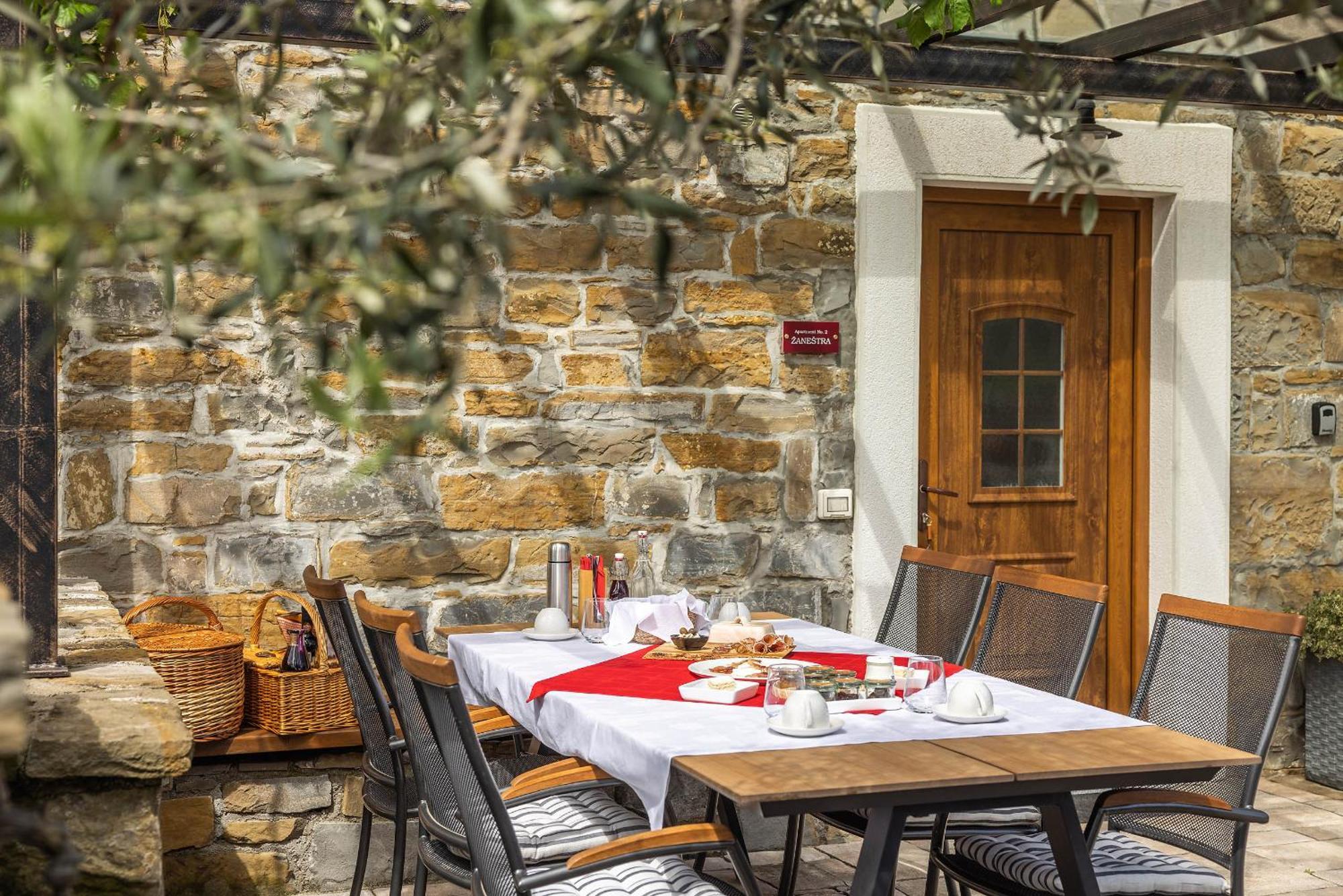 Touristfarm - Apartments "Red Fairytale" Marezige Cameră foto